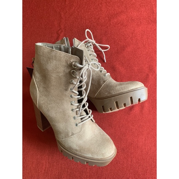 Forever 21 tan high heel lace up booties, 7.5 - Picture 4 of 10